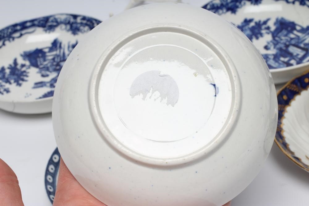 A COLLECTION OF FIRST PERIOD WORCESTER PORCELAIN Image