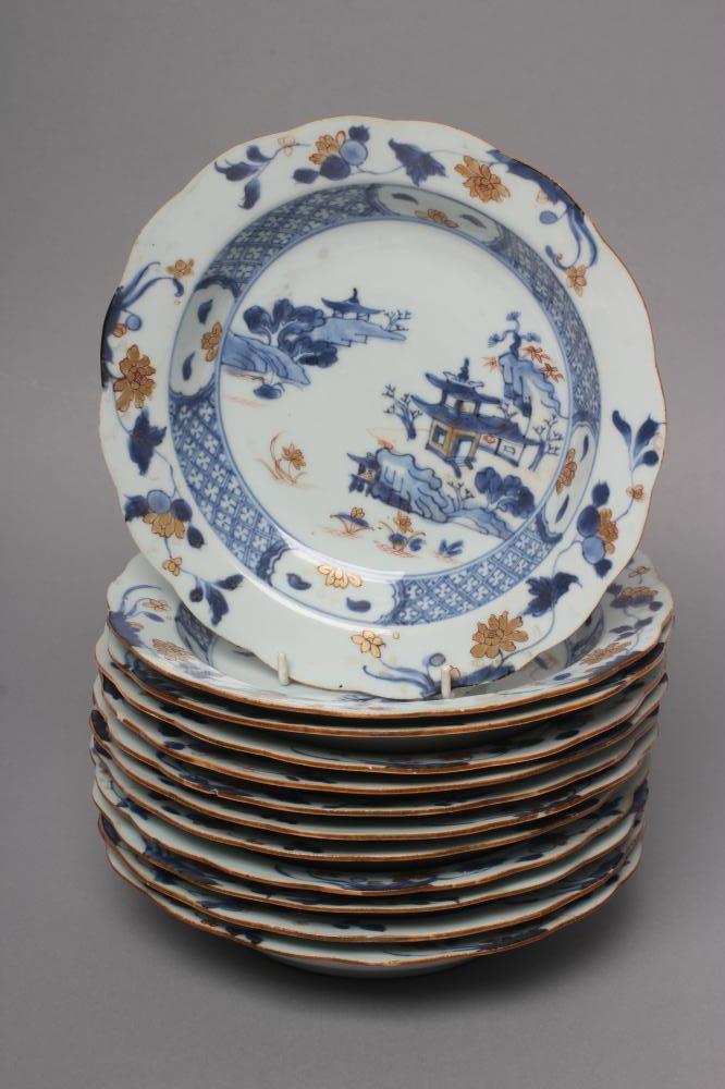 A SET OF TWELVE CHINESE EXPORT PORCELAIN SOUP PLATES of shaped circular form Image