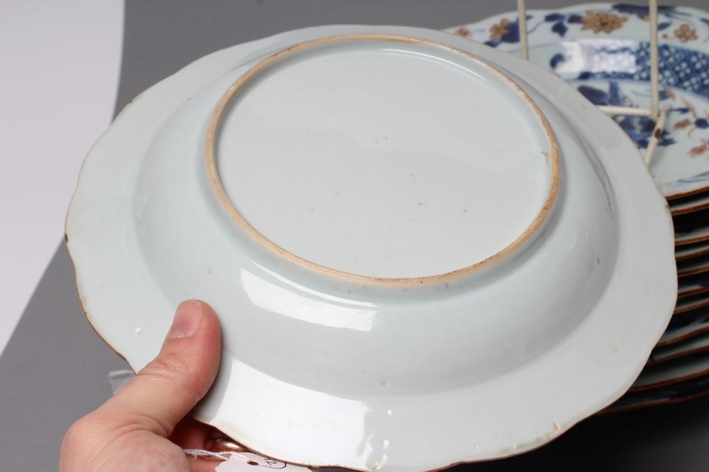 A SET OF TWELVE CHINESE EXPORT PORCELAIN SOUP PLATES of shaped circular form Image