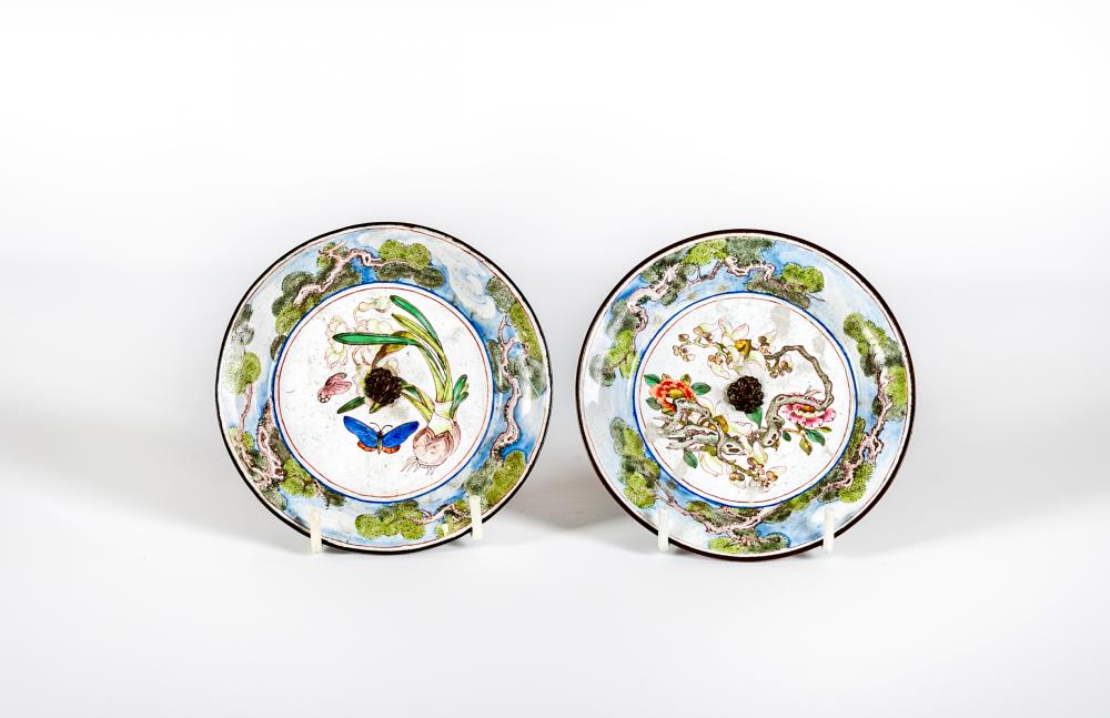 A PAIR OF CANTON ENAMEL SAUCERS of plain circular form Image