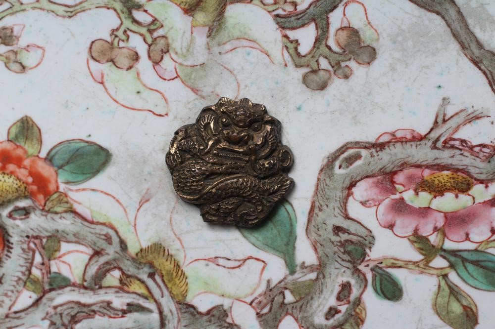 A PAIR OF CANTON ENAMEL SAUCERS of plain circular form Image