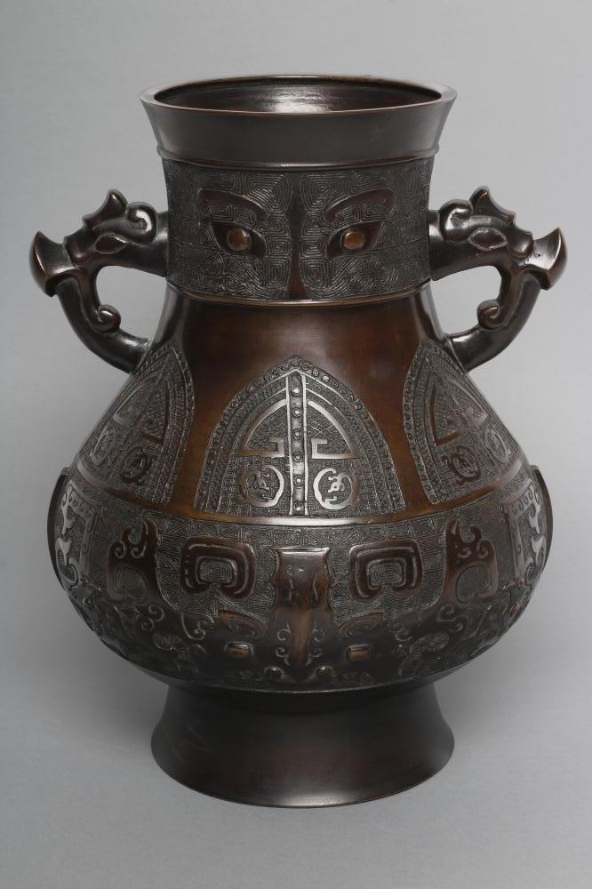 A CHINESE ARCHAIC STYLE BRONZE VASE of baluster form Image