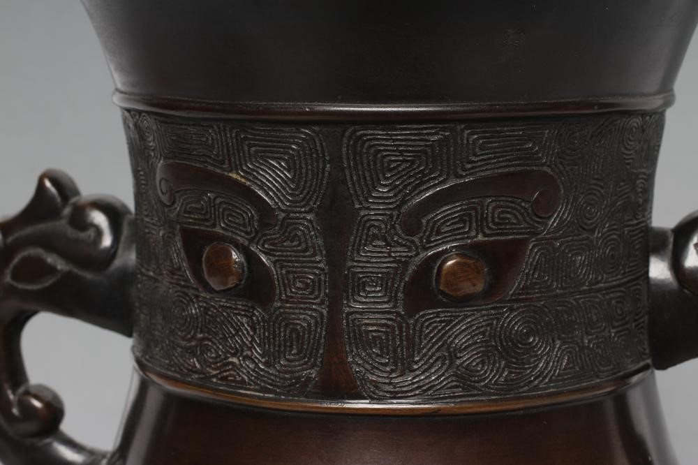 A CHINESE ARCHAIC STYLE BRONZE VASE of baluster form Image