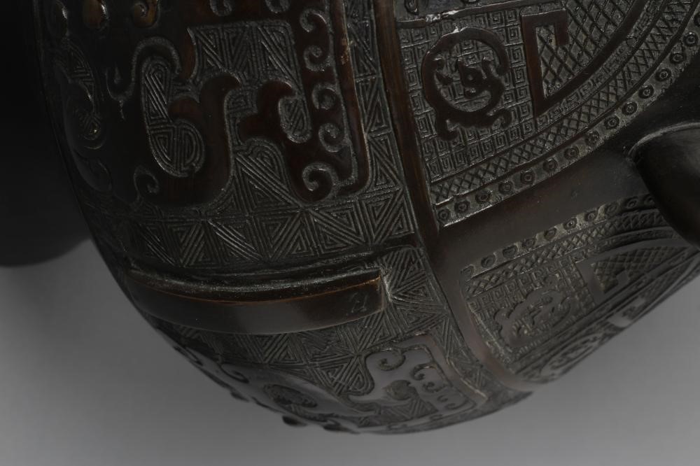 A CHINESE ARCHAIC STYLE BRONZE VASE of baluster form Image