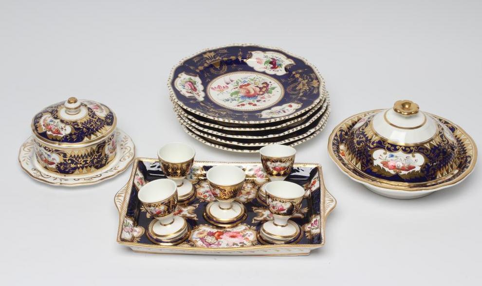 A SET OF FIVE BLOOR DERBY PORCELAIN DESSERT PLATES Image