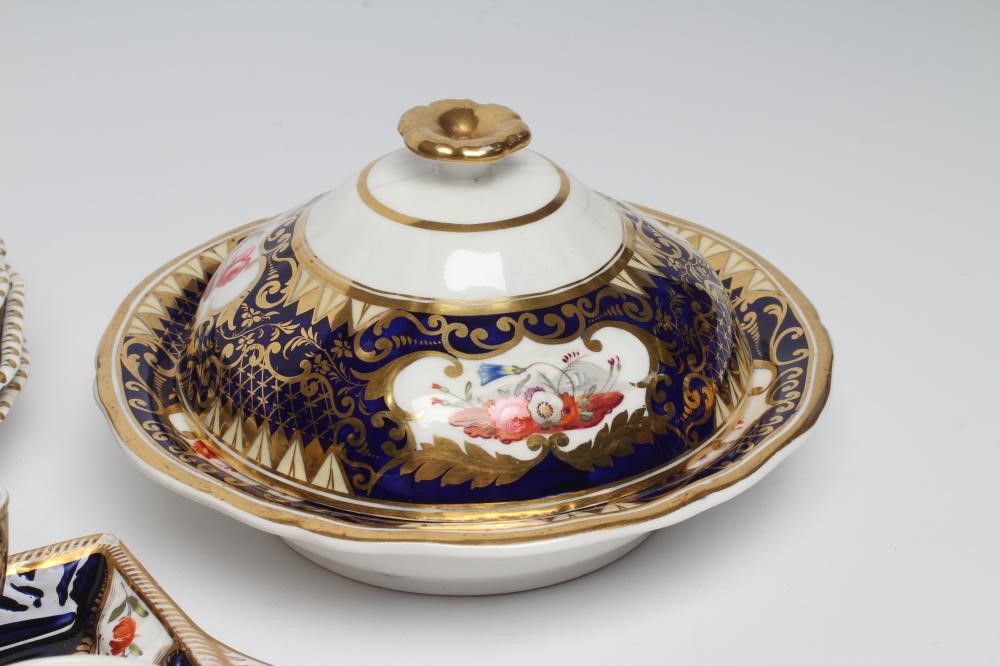 A SET OF FIVE BLOOR DERBY PORCELAIN DESSERT PLATES Image