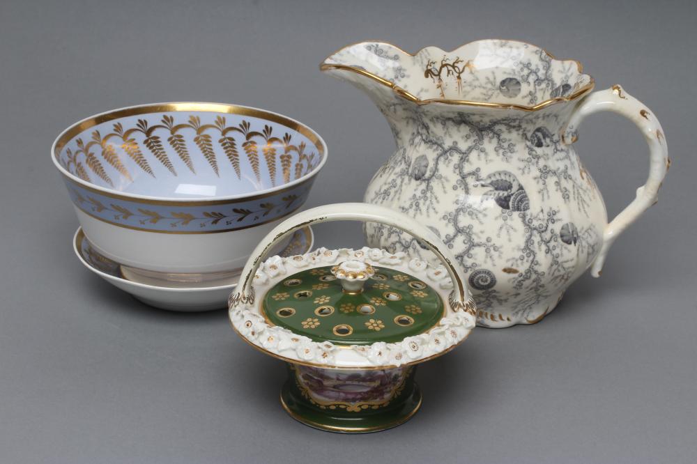 A SPODE PORCELAIN POT POURRI BASKET AND COVER Image