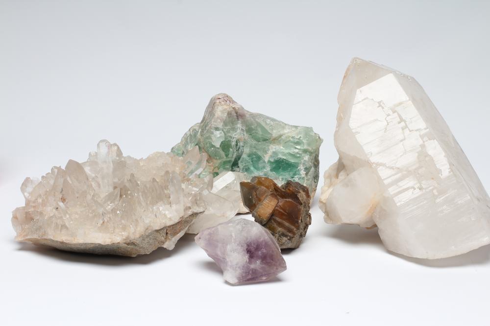 LARGE NATURAL HISTORY SPECIMENS comprising a 30cm long quartz crystal Image