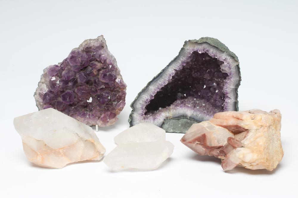 LARGE NATURAL HISTORY SPECIMENS comprising a 19cm tall amethyst cathedral geode Image
