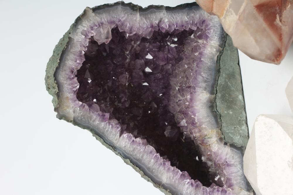 LARGE NATURAL HISTORY SPECIMENS comprising a 19cm tall amethyst cathedral geode Image