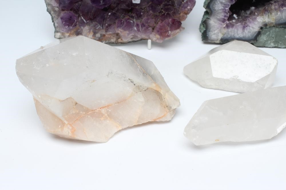 LARGE NATURAL HISTORY SPECIMENS comprising a 19cm tall amethyst cathedral geode Image