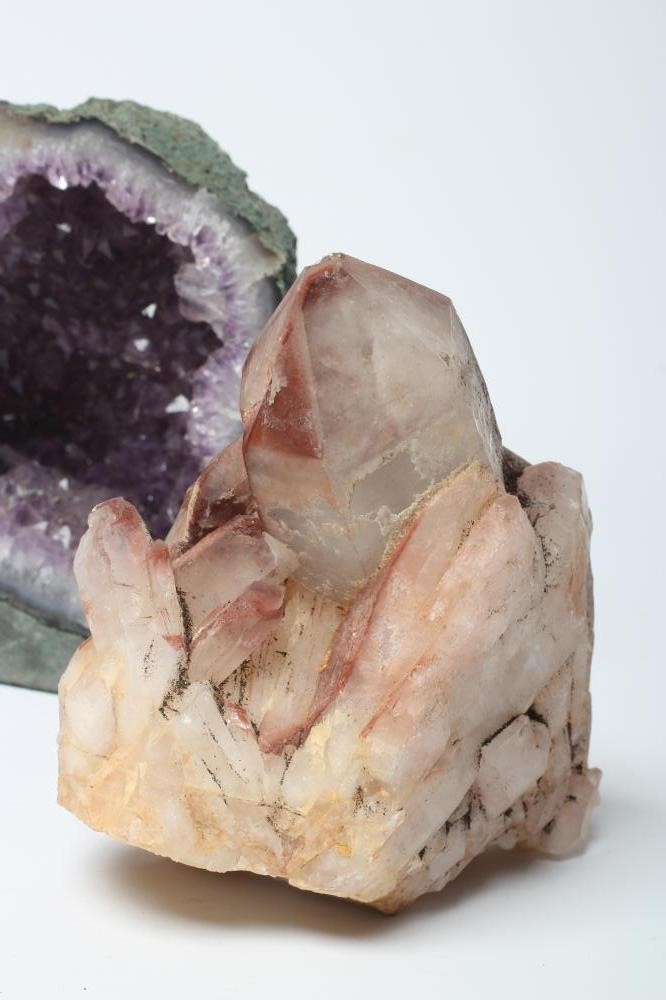 LARGE NATURAL HISTORY SPECIMENS comprising a 19cm tall amethyst cathedral geode Image