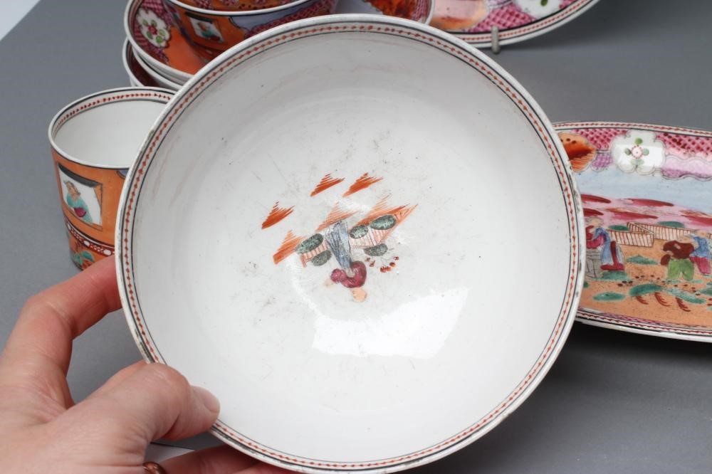 A NEWHALL PORCELAIN WINDOW PATTERN PART TEA SERVICE Image