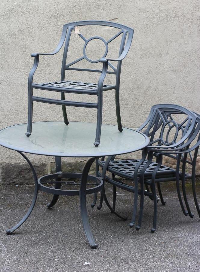 A METAL GARDEN DINING SUITE Image