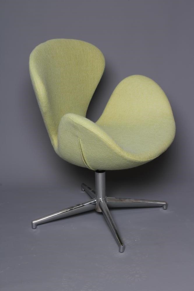 A FRITZ HANSEN TYPE SWAN CHAIR by Arne Jacobson Image