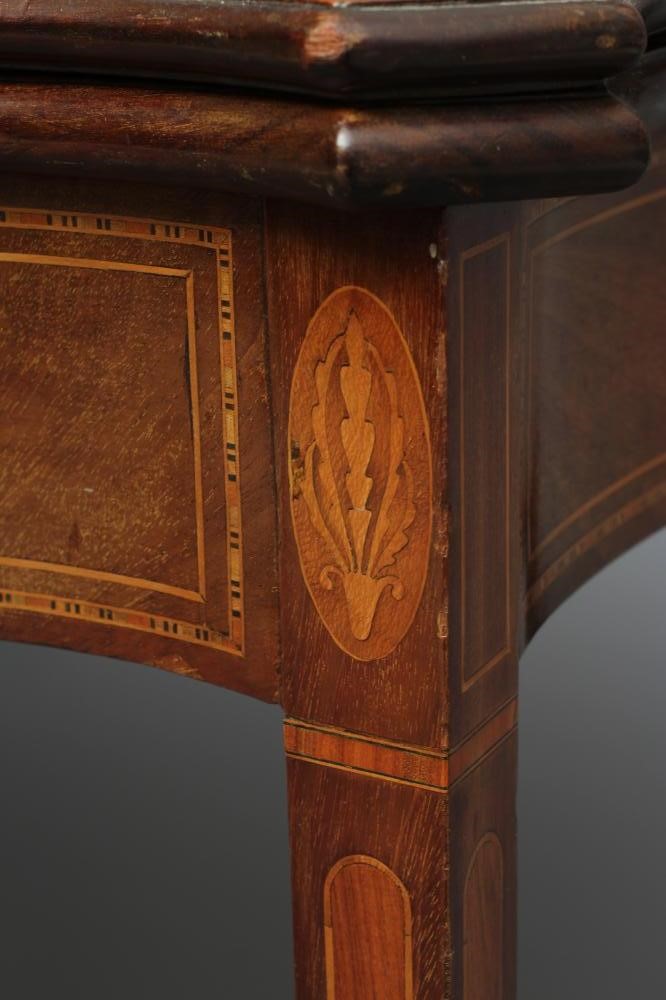 A GEORGIAN MAHOGANY SERPENTINE FOLDING CARD TABLE Image