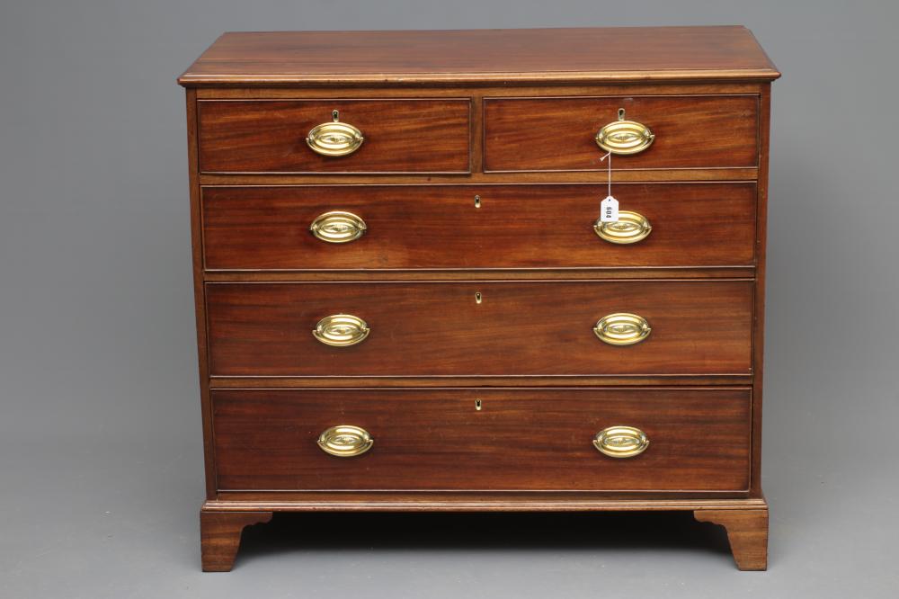 A GEORGIAN MAHOGANY STRAIGHT FRONTED CHEST Image