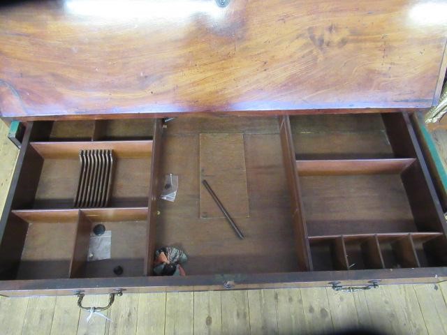 A GEORGIAN MAHOGANY BUREAU BOOKCASE Image