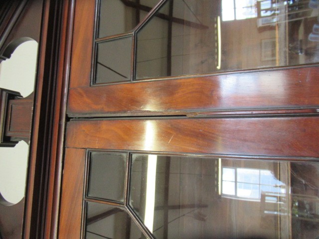 A GEORGIAN MAHOGANY BUREAU BOOKCASE Image