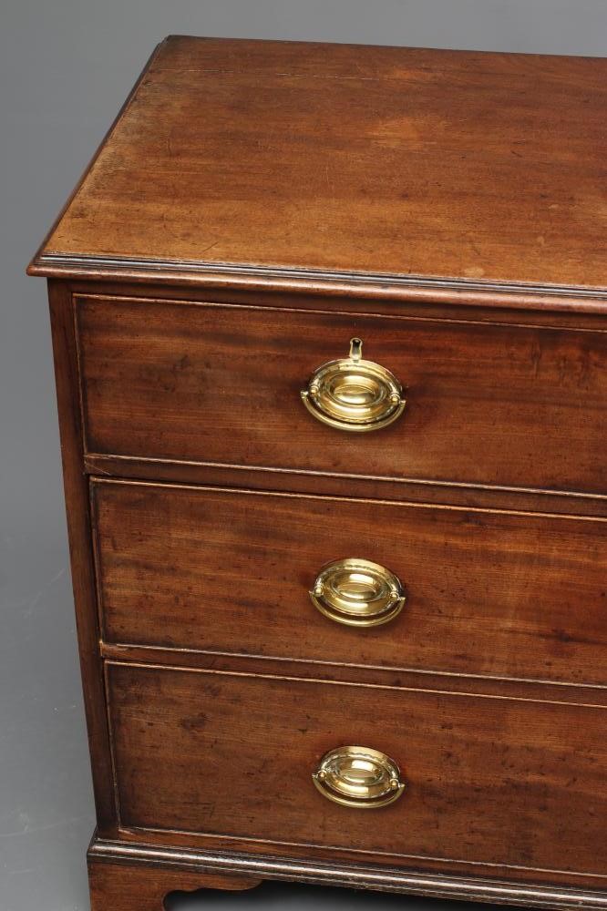 A REGENCY MAHOGANY STRAIGHT FRONTED CHEST Image