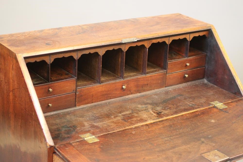 A GEORGIAN MAHOGANY BUREAU Image