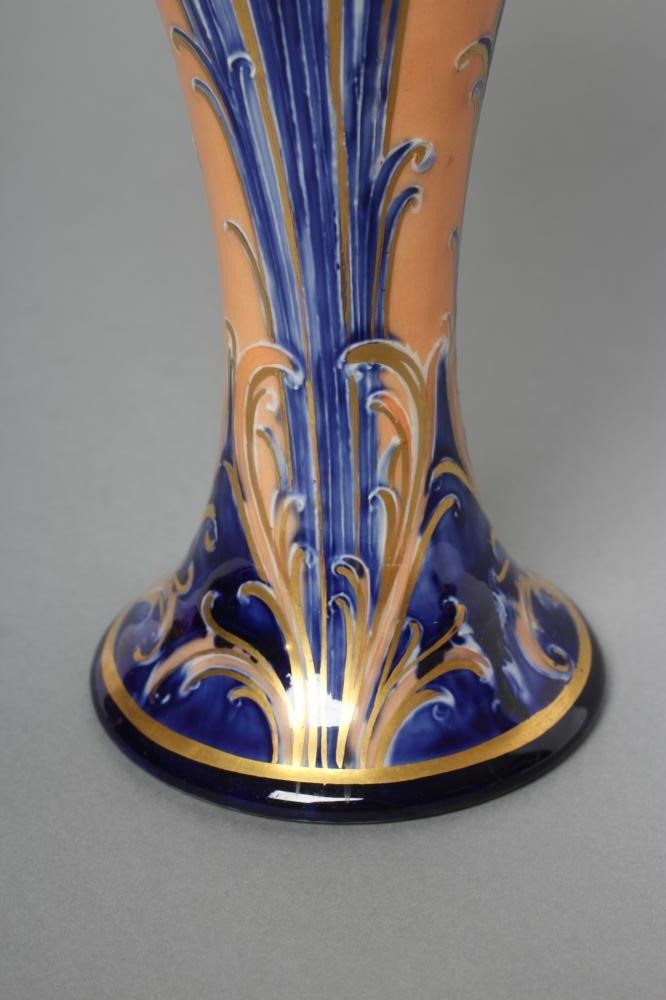 A MACINTYRE MOORCROFT POTTERY FLORIAN WARE VASE Image