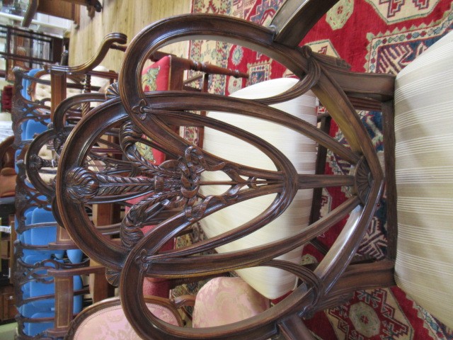 A GEORGIAN MAHOGANY ELBOW CHAIR Image