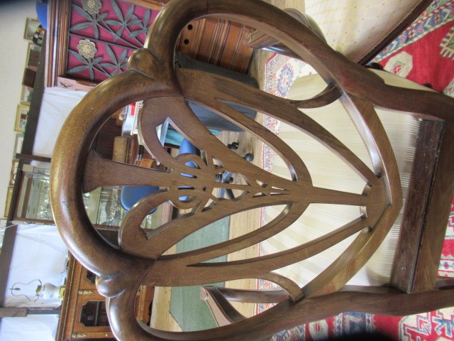 A GEORGIAN MAHOGANY ELBOW CHAIR Image