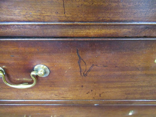 A GEORGIAN MAHOGANY CHEST Image