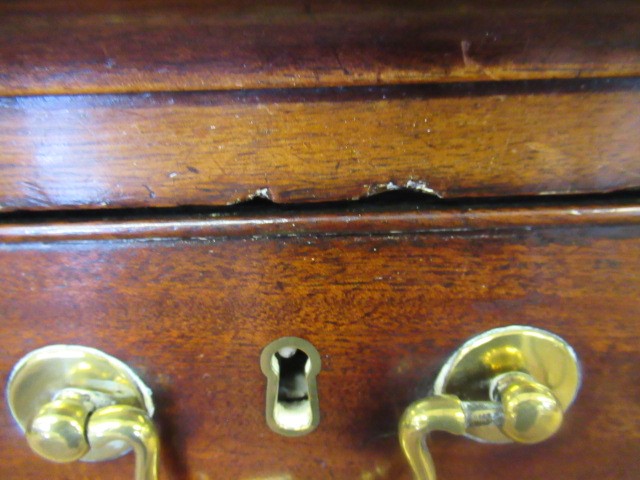 A GEORGIAN MAHOGANY CHEST Image