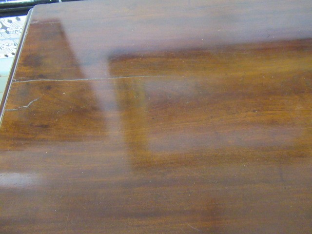 A GEORGIAN MAHOGANY CHEST Image