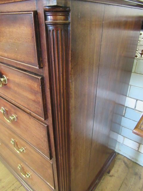 A GEORGIAN MAHOGANY CHEST Image