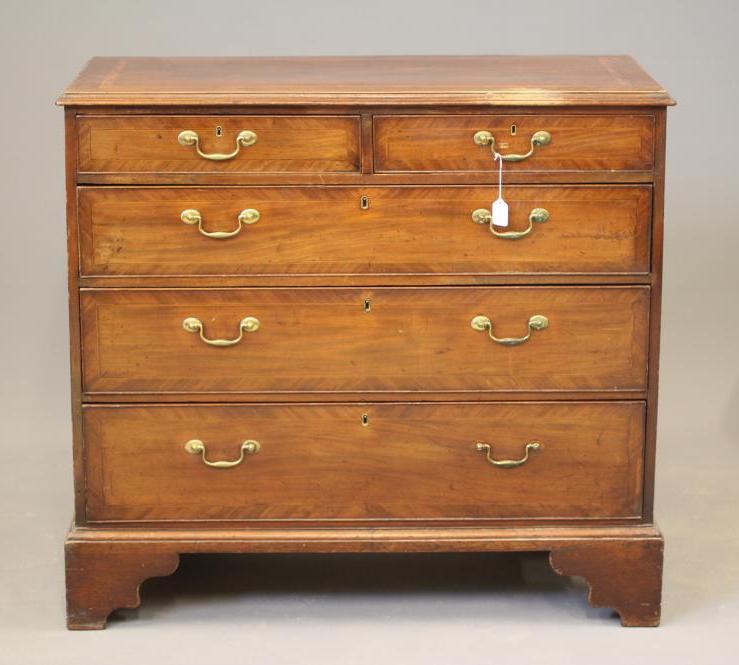 A GEORGIAN MAHOGANY STRAIGHT FRONTED CHEST Image