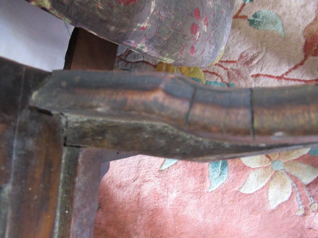 AN EARLY GEORGIAN MAHOGANY SIDE CHAIR Image