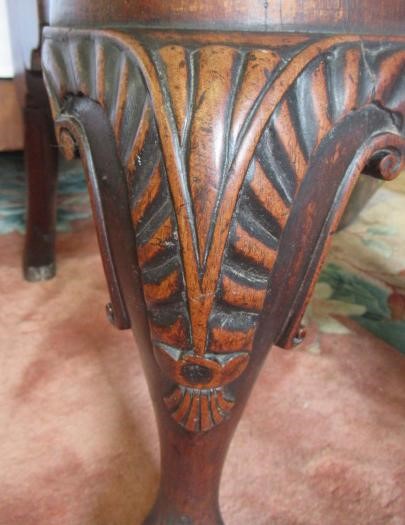 AN EARLY GEORGIAN MAHOGANY SIDE CHAIR Image