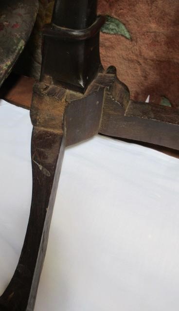 AN EARLY GEORGIAN MAHOGANY SIDE CHAIR Image