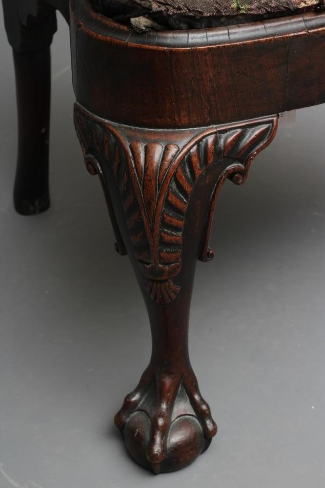 AN EARLY GEORGIAN MAHOGANY SIDE CHAIR Image