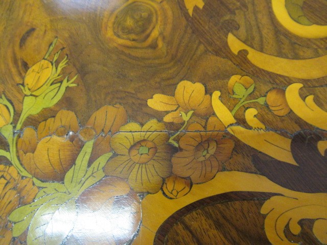 A VICTORIAN WALNUT AND FLORAL MARQUETRY CENTRE TABLE Image