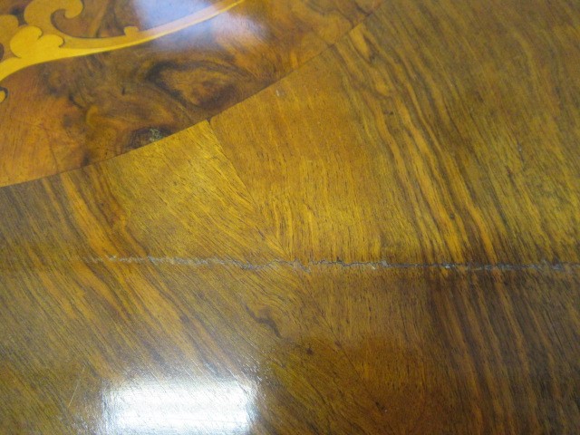 A VICTORIAN WALNUT AND FLORAL MARQUETRY CENTRE TABLE Image