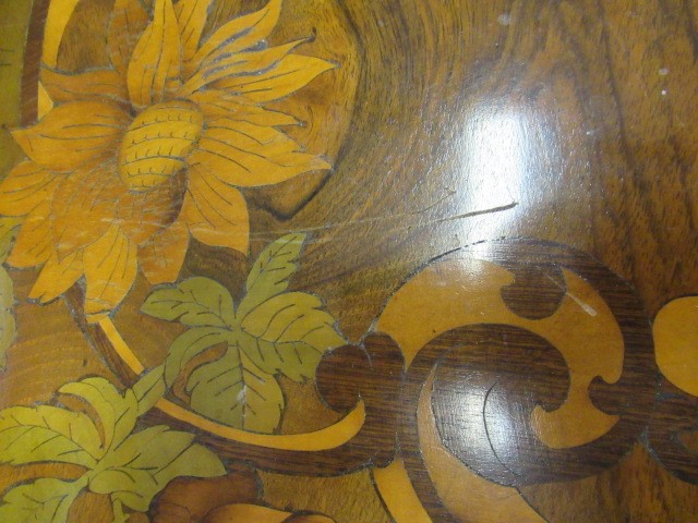 A VICTORIAN WALNUT AND FLORAL MARQUETRY CENTRE TABLE Image