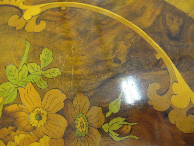 A VICTORIAN WALNUT AND FLORAL MARQUETRY CENTRE TABLE Image