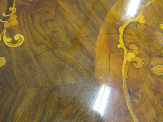 A VICTORIAN WALNUT AND FLORAL MARQUETRY CENTRE TABLE Image