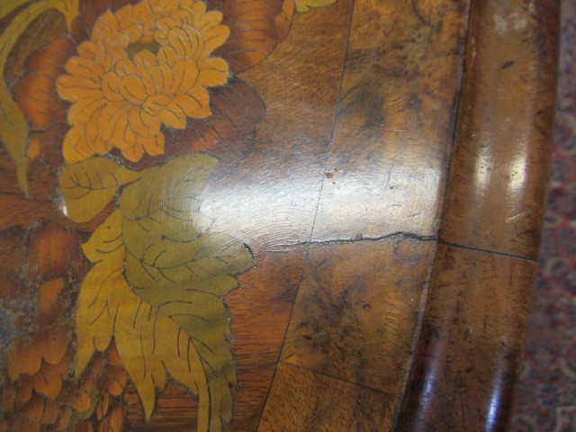 A VICTORIAN WALNUT AND FLORAL MARQUETRY CENTRE TABLE Image