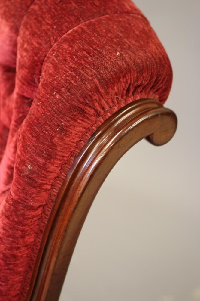 A VICTORIAN SHOW WOOD MAHOGANY ARMCHAIR button upholstered in red chenille by Gisbert Rentmeister Image