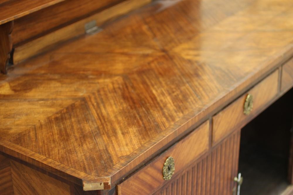 A DUTCH KINGWOOD KLAP BUFFET Image