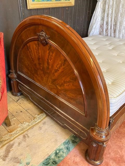 A VICTORIAN MAHOGANY HALF TESTER BED Image