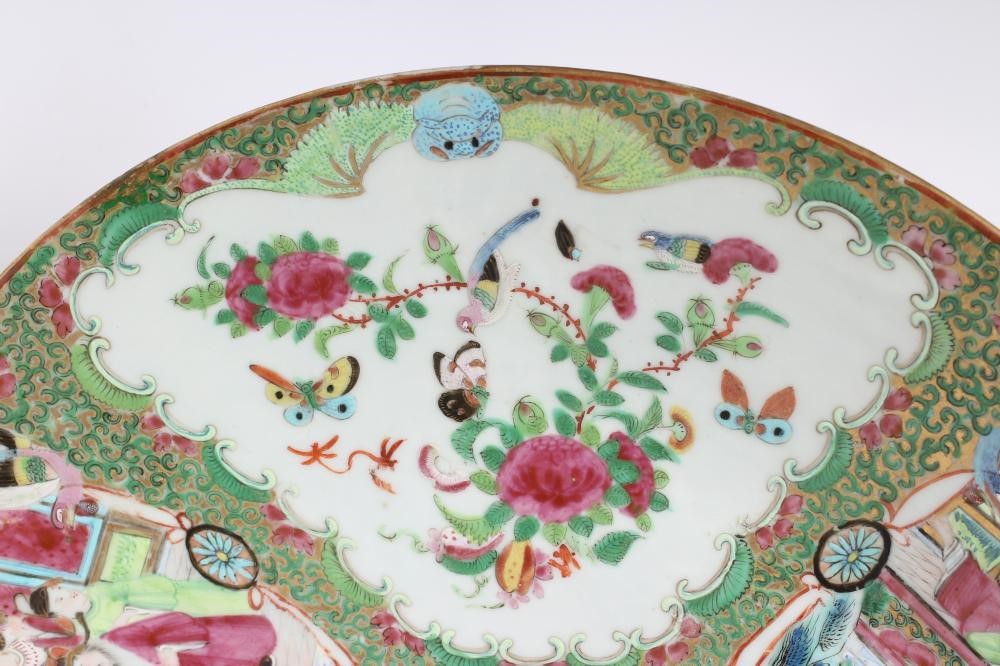 A CANTONESE PORCELAIN CHARGER of plain circular form Image