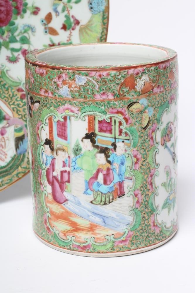 A CANTONESE PORCELAIN CHARGER of plain circular form Image