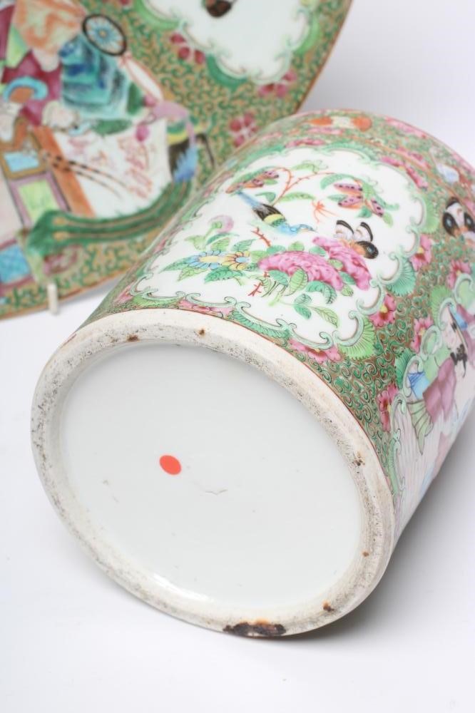 A CANTONESE PORCELAIN CHARGER of plain circular form Image