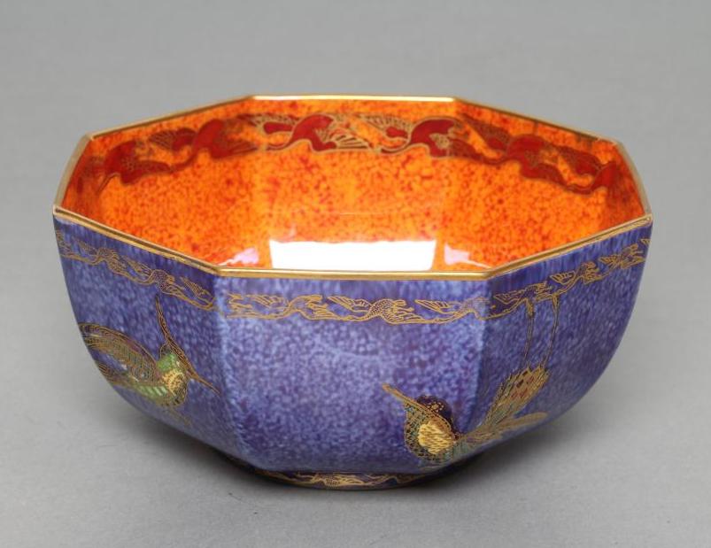 A WEDGWOOD HUMMING BIRD LUSTRE OCTAGONAL BOWL Image